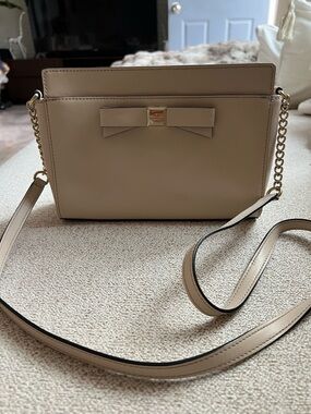 Beige Bow Crossbody Bag with Gold Chain